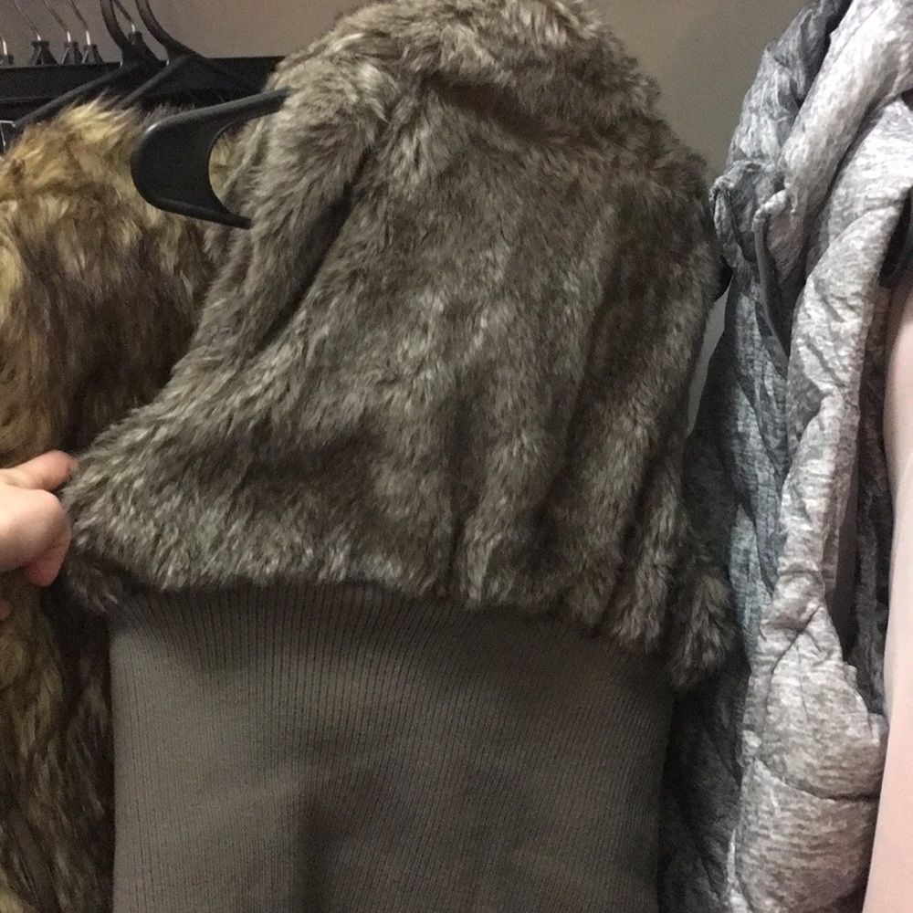 Fuzzy vest - Picture 2 of 2
